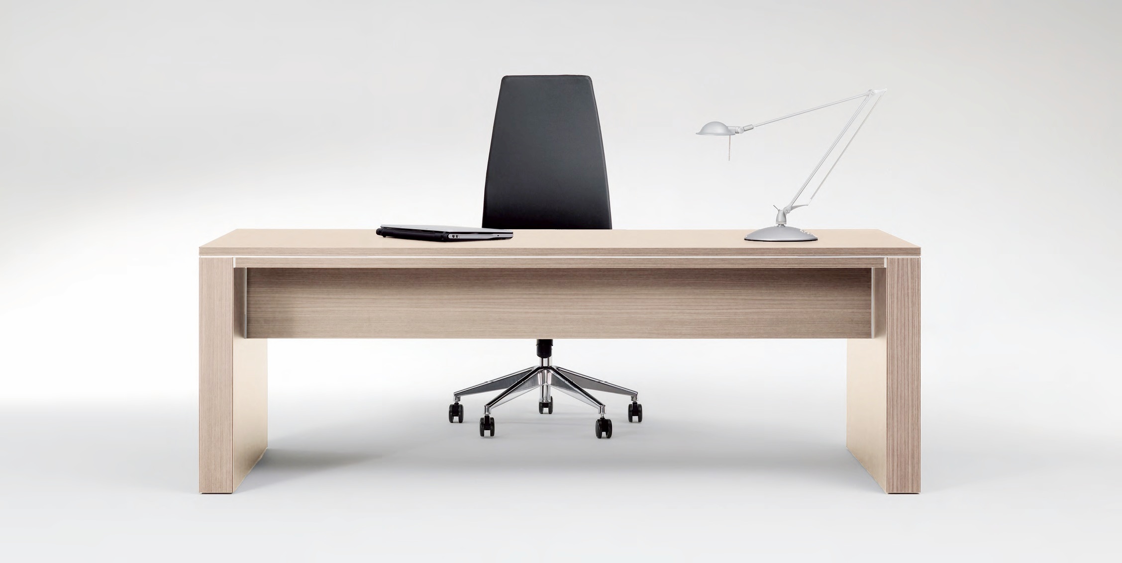 Detalle pie Mesa Max