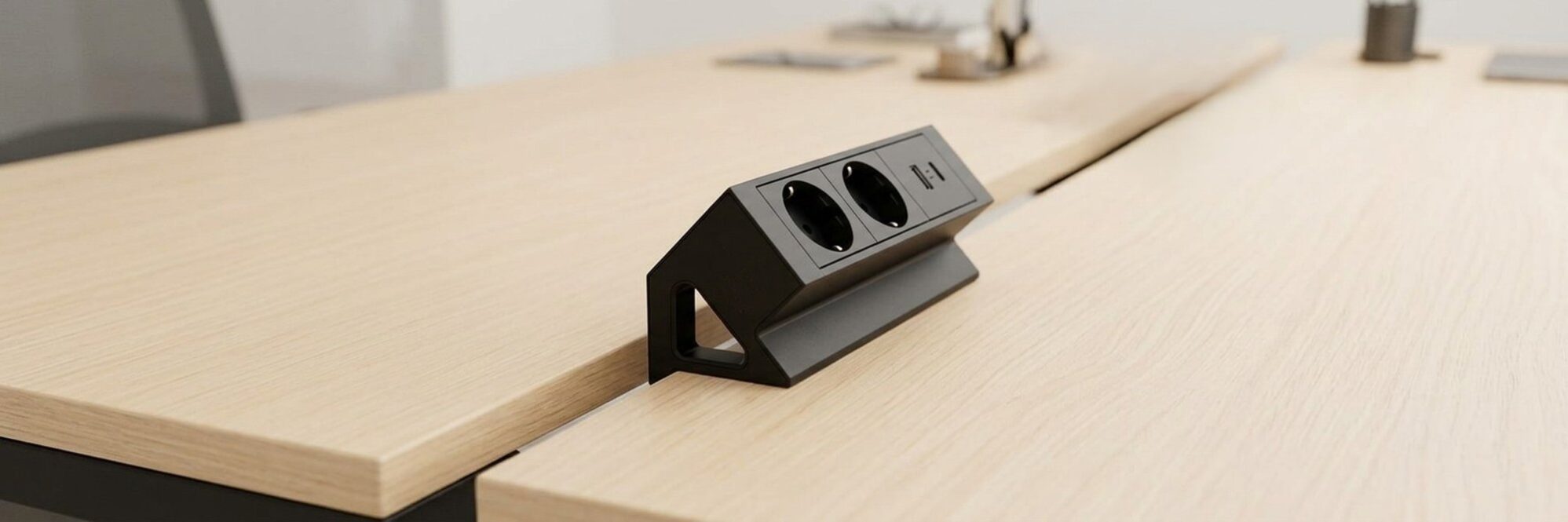 Colección de accesorios y electrificación para muebles de oficina de sobremesa